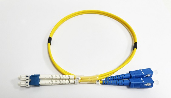 Fiber Optic Jumpers LC/UPC-SC/UPC Patch Cord LSZH with Special Dust Cup